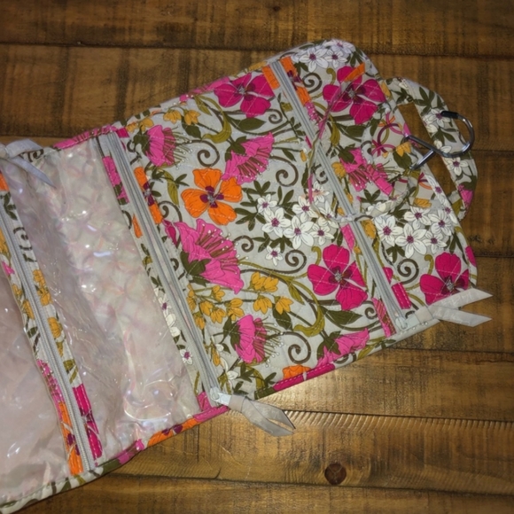 Vera Bradley travel storage - Picture 2 of 6
